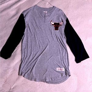 Mitchell and ness 3/4 shirt.